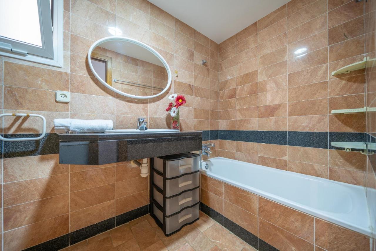 Homeholidaysrentals Margot - Costa Barcelona Пинеда де Мар Екстериор снимка