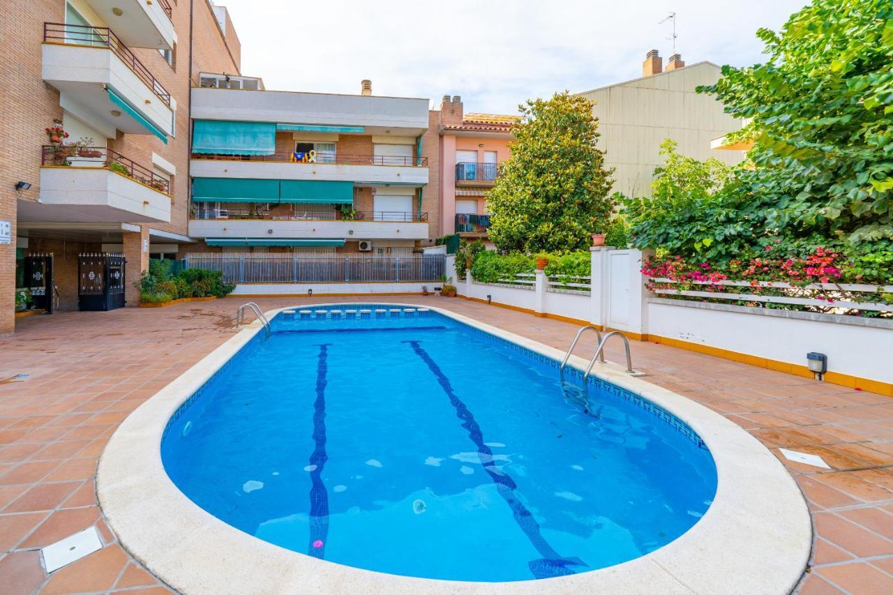 Homeholidaysrentals Margot - Costa Barcelona Пинеда де Мар Екстериор снимка